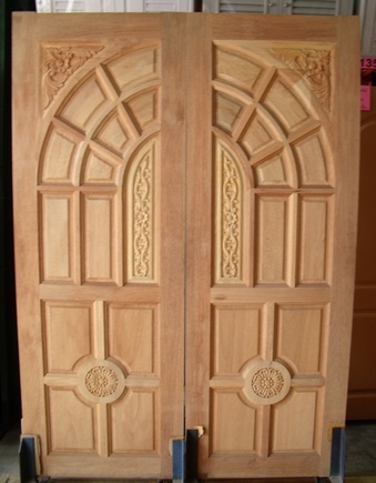 ประตู ไม้เต็งแดง DD001 ขนาด 80x200ซม. สง่่างามแบบมีสไตล์สำหรับบานหน้าบ้าน