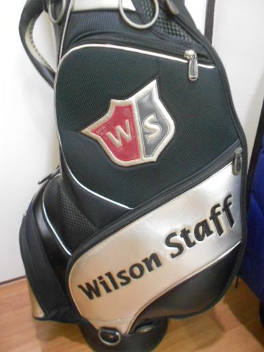 ด่วน ถุงกอล์ฟ WILSON STAFF 9 นิ้ว ใบใหญ่ ราคาพิเศษสุดๆ ขาย 1500 บาท ดูรูปด้านในได้ครับ